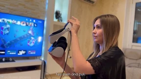 Older dude bangs clueless mom in VR mode