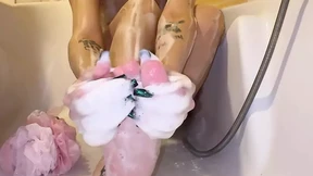 Horny🥵 Stepsister Uses Plug and Dilto in Bath, Gets Foot Job, Comes Hard Horny🥵 Stepsister Uses Plug and Dilto in Bath, Gets Foot Job, Comes Hard