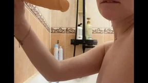 Teen tutors BF in bathtub blowjob techniques