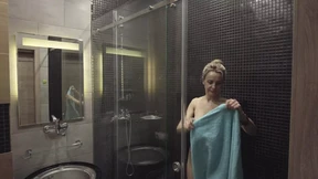 Stepmom blows buddy after rinse, intense showering and lustful fawn
