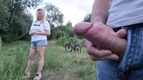 OMG !!! Man flashes and jerks off dick near unknown girl