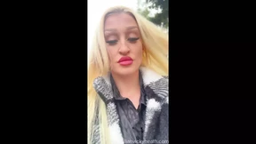 Blonde Freshmen Unknowingly Flash Busted Booty