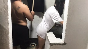 Blowjob beauty's sudsy surprise: soapy satisfaction during spin cycle