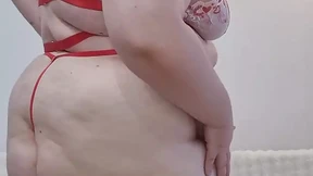 Round Is Love: Full-Faced, Voluptuous Beauty's Sensual Rear Showcases Its Juicy Assets