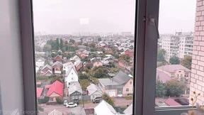The realtor begs to fuck her and buy an apartment