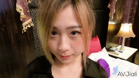 Slutty Asian chick Lin Siyu bangs her stud in a hotel tryst