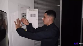 Cuckold Wife Fucks Her Electrician When the Power Went Out - Max Betancur and Jessica Osorio Cuckold Wife Fucks Her Electrician When the Power Went Out - Max Betancur and Jessica Osorio