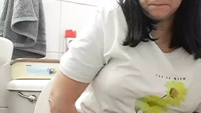 Stepmom explores her pussy🌮️ on the toilet, pure pleasure
