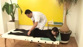 Hot妓女油按摩,Beautiful主妇享受激情性爱按摩至晕厥 Hot妓女油按摩,Beautiful主妇享受激情性爱按摩至晕厥