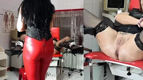 The ebony anal&#x1F44C; injector takes over the tight pink tunnel
