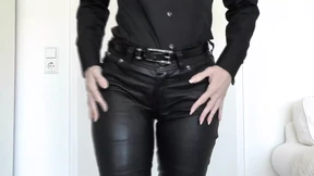Just when she thought her leather was polished, multiple studs came to worship her ass🍑 Just when she thought her leather was polished, multiple studs came to worship her ass🍑