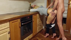 Dirty kitchen tryst for horny🥵 housewife, her juicy snatch gets devoured Dirty kitchen tryst for horny🥵 housewife, her juicy snatch gets devoured
