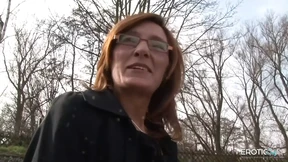 Super hot solo of a pretty mature woman with hot labia