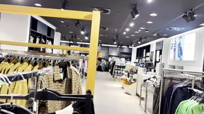 Babe gives risky Public Handjob and Blowjob in the middle of a clothing store! Babe gives risky Public Handjob and Blowjob in the middle of a clothing store!