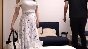 She Is a Loose Girl Who Immediately Gets Into a Pillow Fight with a Customer, but She Is a Selfish Lounge Girl She Is a Loose Girl Who Immediately Gets Into a Pillow Fight with a Customer, but She Is a Selfish Lounge Girl