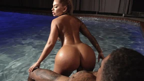 Cheating Hot Big Ass PAWG Wife Gets Hardcore Fucked In The Pool By BBC Plumber