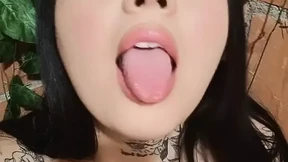 Closed vagina fingers by video call with her stepfather