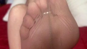 Mrs Mature Feet Shows off her vintage stockings