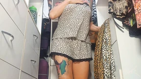 I lock myself in the locker room to masturbate with my dildo and I put my whole hand ❤️ ???? in I lock myself in the locker room to masturbate with my dildo and I put my whole hand ❤️ ???? in