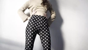 teasing yoga - cameltoe leggings - long legs stretching