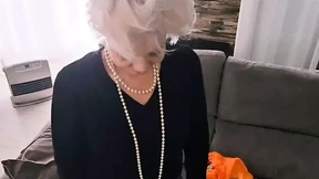 I suck my big dildo, put it in my pussy and dildo my ass with a plug