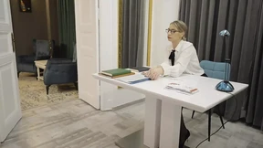 MILF Secretary Gets Fucked by the Boss and Likes to Give Head