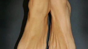 She Shows Her Nakedness: Pussy🌮️ & Feet淫荡展示 She Shows Her Nakedness: Pussy🌮️ & Feet淫荡展示