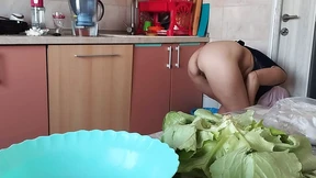 Hot mom prepares food naked in the kitchen Amateur wife hairy pussy, big tits, big ass Hot mom prepares food naked in the kitchen Amateur wife hairy pussy, big tits, big ass