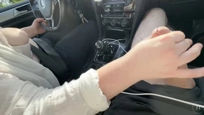 Topless in evening traffic - he squirted his semen before the lights turned green Topless in evening traffic - he squirted his semen before the lights turned green