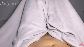 Watch Kitty finger herself and get creamy silently