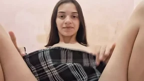 Alice stretches her pussy with her tight pussy fist