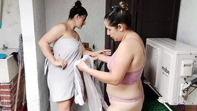 Mature lesbians fucking their pussies on the sly - Porn in Spanish