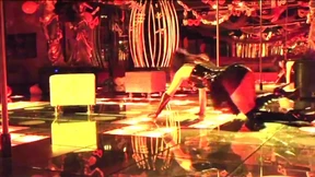 Double Penetratrion on the Club Stage for This Italian Slut