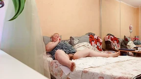 Mother-in-law tried out a new sex toy on her big pussy