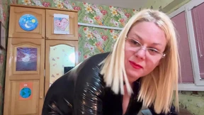 Horny mom seduces her young neighboor