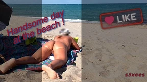 She shows her ass on the beach of Cap d'Agde and jerks off her pussy and then her boyfriend's cock with voyeurs She shows her ass on the beach of Cap d'Agde and jerks off her pussy and then her boyfriend's cock with voyeurs