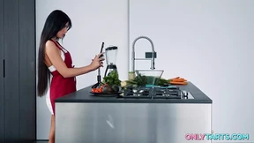 Stepsister's Raw Pussy Is a Dish of the Day for Stepbro