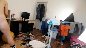 Amateur mom massages herself on vibrator on her ass