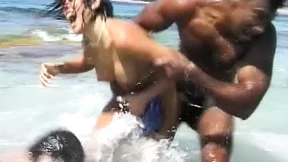 'White thighs spreading for BBC in beachside booty call'