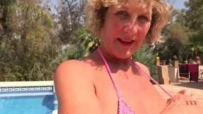 Mom's filthy POV pool party gets a blow job by hubby's sloppy cock🌭
