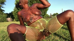 Dark Beauty Sucks Cock🌭 Under Sun, Getting Black Dick🌭 in Butt🍑, Oh Yeah!