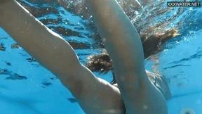 Deepthroat diving divorcee Angelica gets nasty beneath the waves