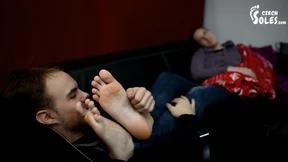 College cutie spreads legs for sizzling foot fetish fest: soft, big, sexy, toe teasing
