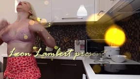 Blonde Cutie Exposes Teen Booty in Short Skirt, No Undies, Wicked Pussy✌ Flashing Session