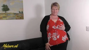 British Mature SSBBW Lesley Shows Off Her Huge Fat Ass & Big Natural Tits British Mature SSBBW Lesley Shows Off Her Huge Fat Ass & Big Natural Tits