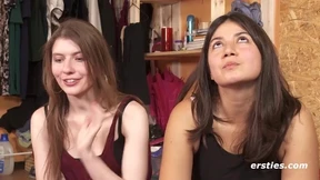 Heiße Mädels ficken sich gegenseitig mit Strap-On