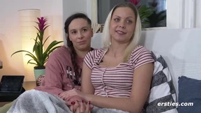 Ersties: Studentin von blonder Freundin regelrecht verwöhnt