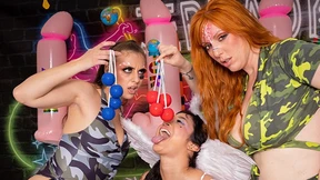 Jerkaoke - Lauren Phillips and Gia Derza Play Sexy Space Games
