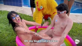 Frisby's chicken organizes fight between ALIX VLOGS and LARA ROSS to see who will fuck his fat cock Frisby's chicken organizes fight between ALIX VLOGS and LARA ROSS to see who will fuck his fat cock