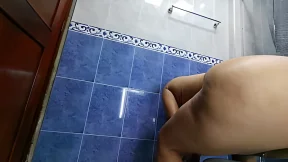 Big Latina's wet toilet squat sparks gym-bound seduction, a dirty thrill to behold Big Latina's wet toilet squat sparks gym-bound seduction, a dirty thrill to behold